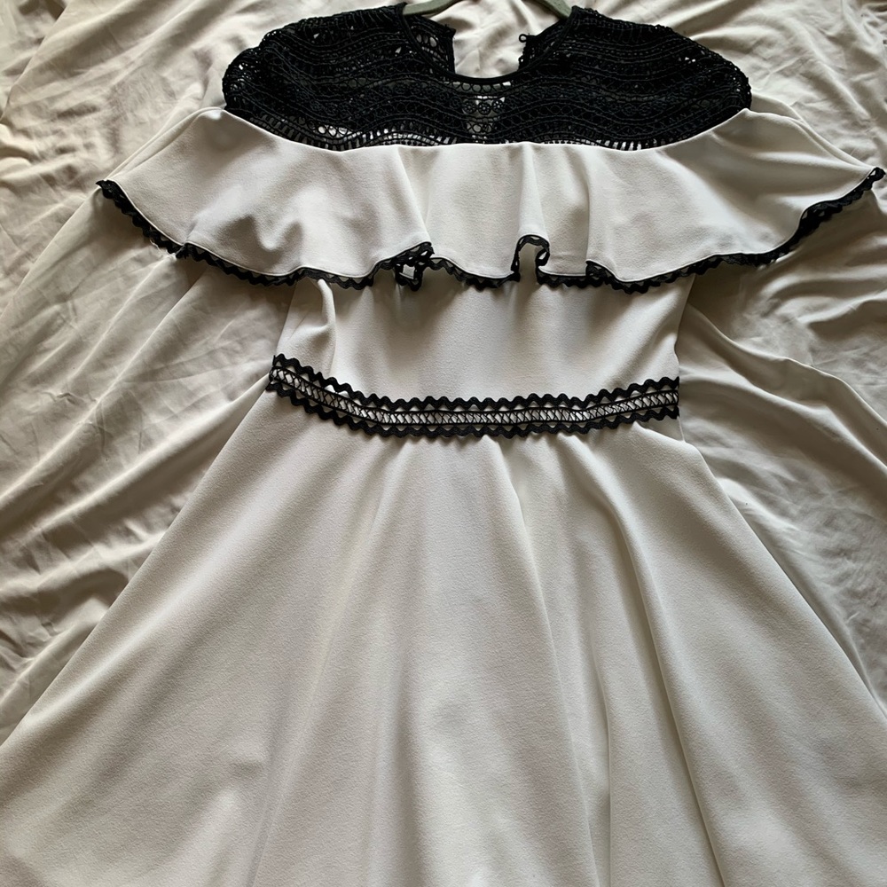 Like New STYLE STALKER señorita dress